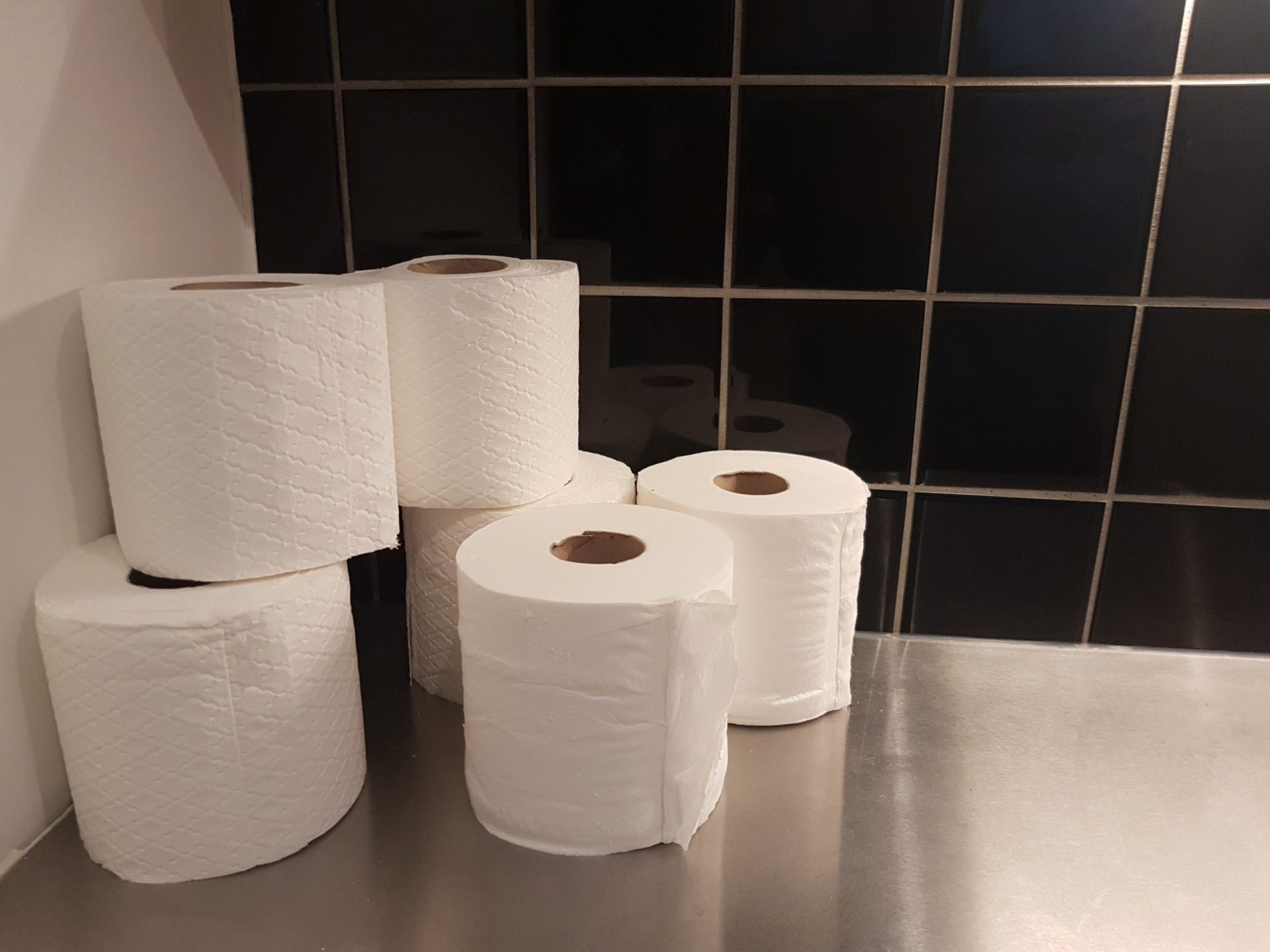 folding or scrunching toilet paper