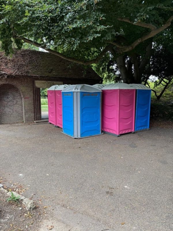 rock-at-the-castle-wc-portables-event-toilet-hire-2